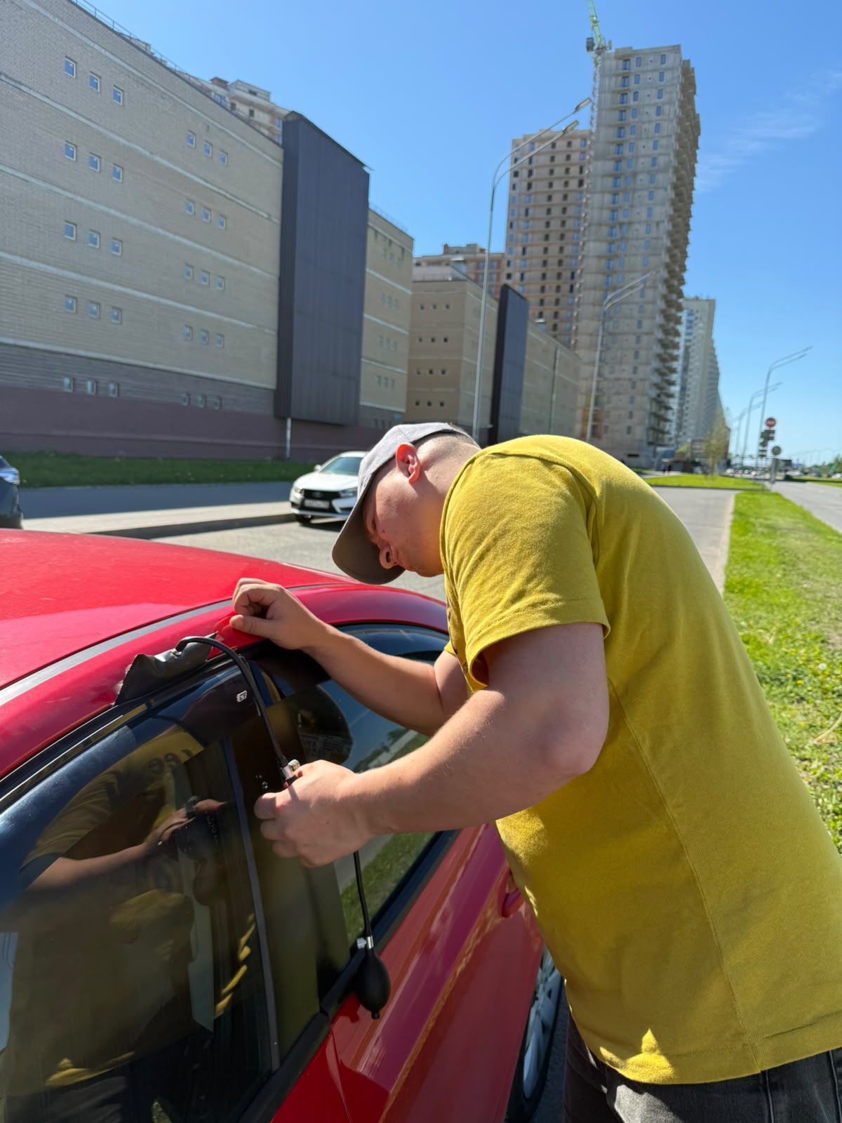 Аварийное вскрытие автомобиля мастером в Лебяжье 